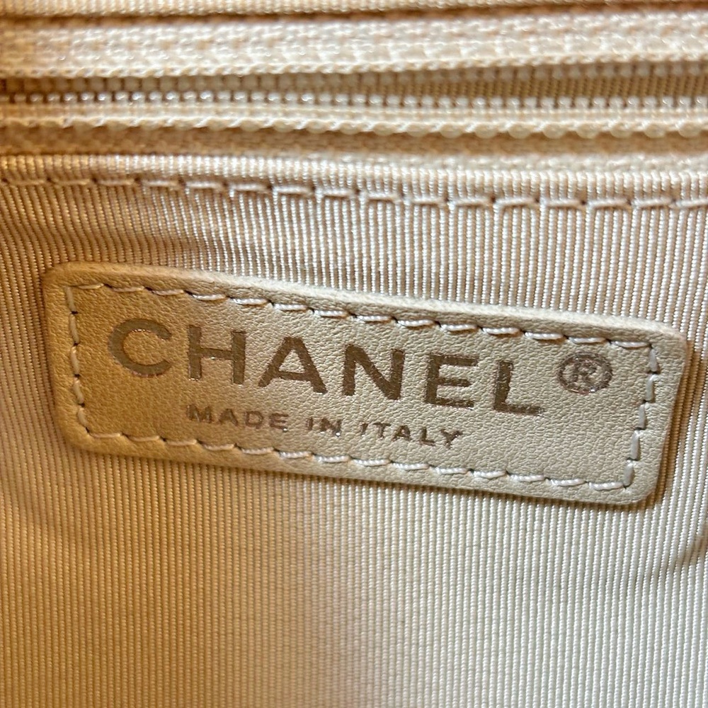 Chanel Red Quilted Leather Flap Bag with Gathered Details - Picture 7 of 11